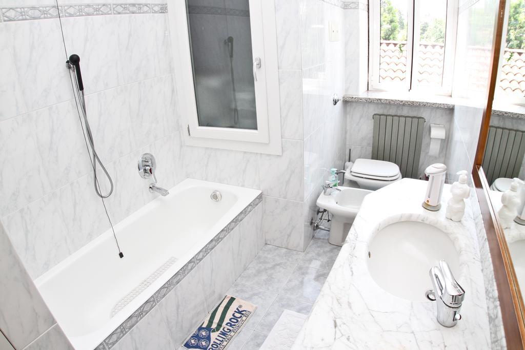 B&B Localita Manzoniane Lecco Zimmer foto